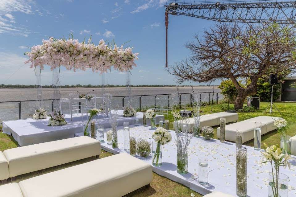 Boda junto al río Paraná